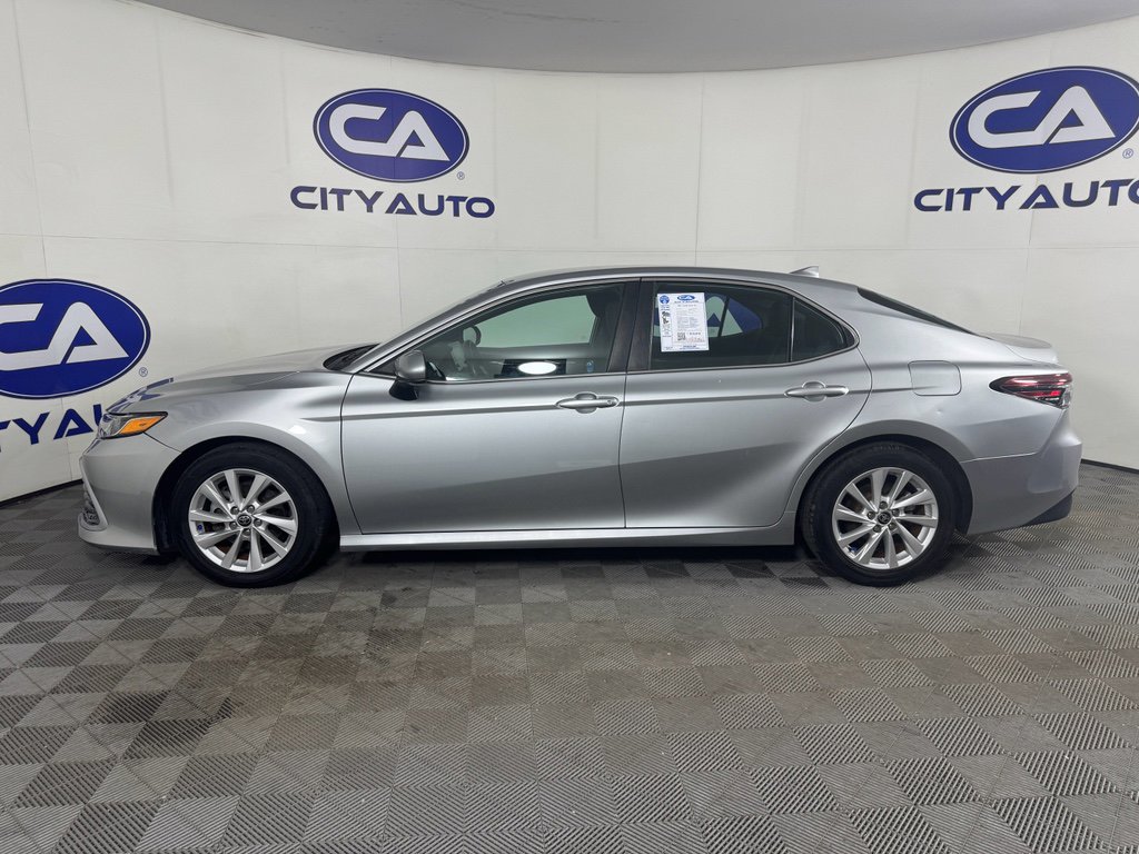 Used 2021 Toyota Camry LE image 6