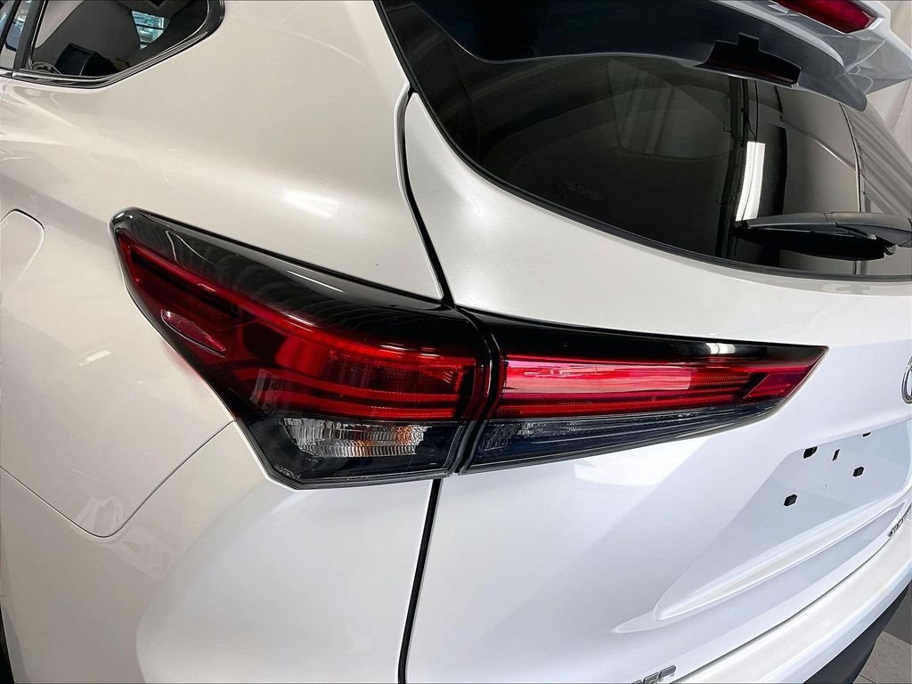 Used 2023 Toyota Highlander XLE AWD/4WD image 34