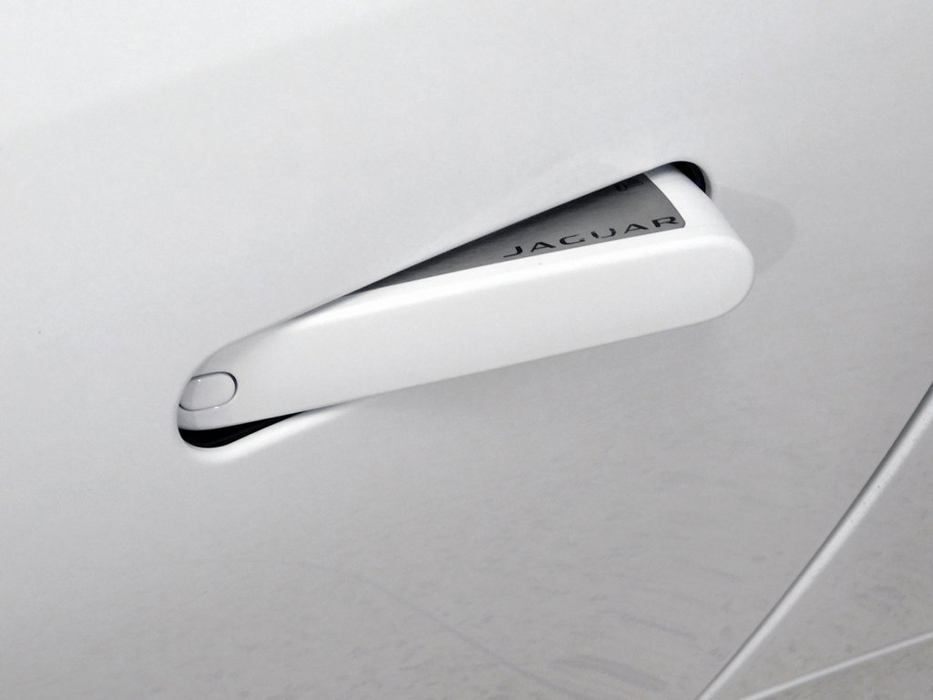 Used 2015 Jaguar F-TYPE R image 34