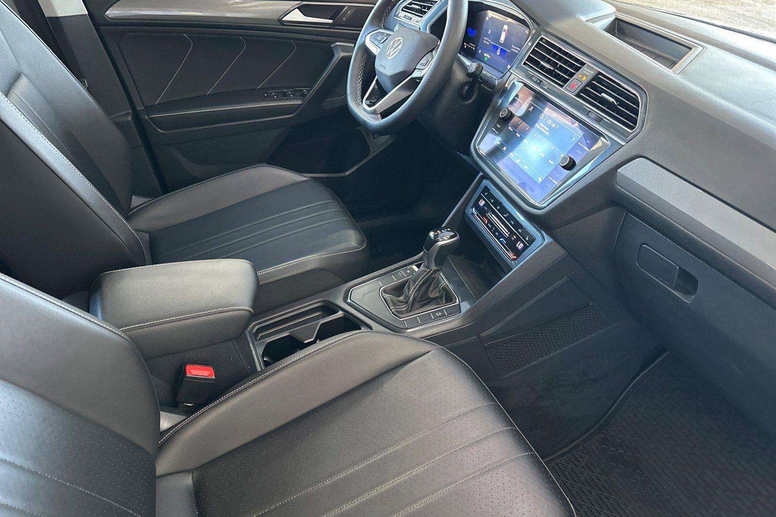 Used 2022 Volkswagen Tiguan SE FWD image 18