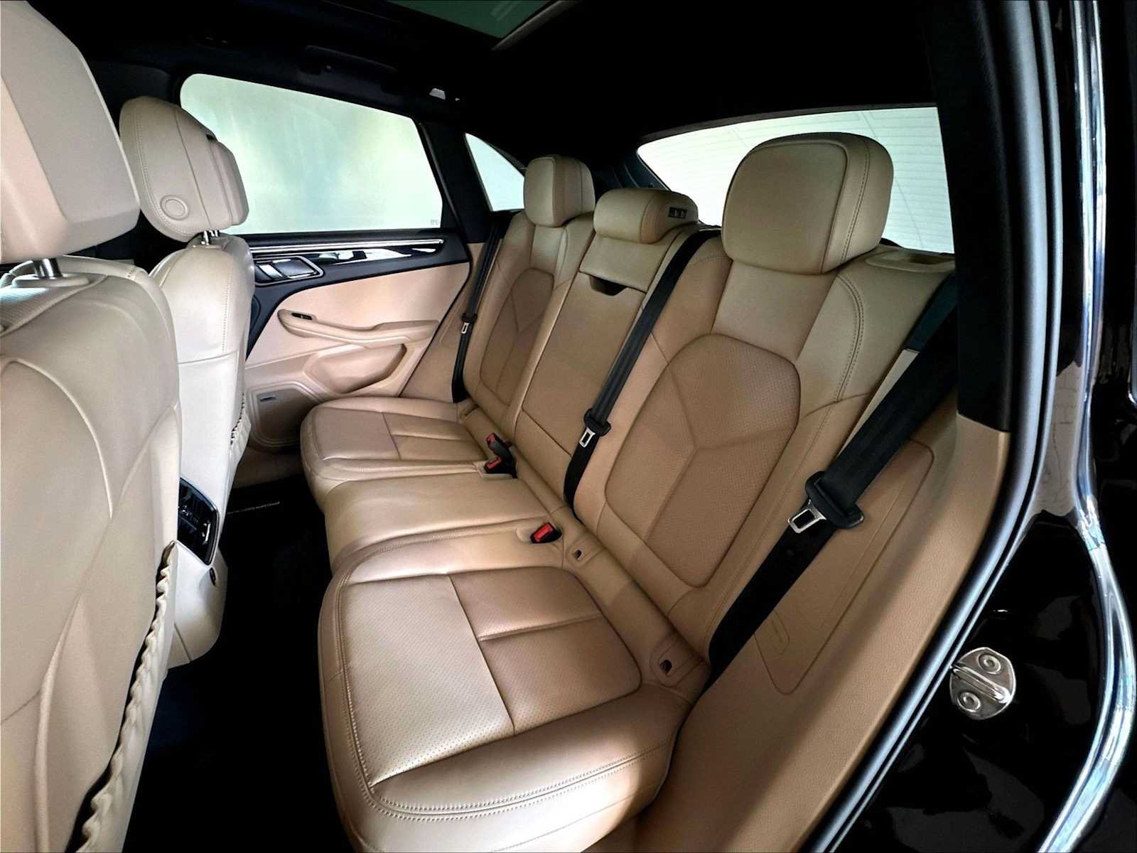 Used 2026 Porsche Macan AWD/4WD image 30