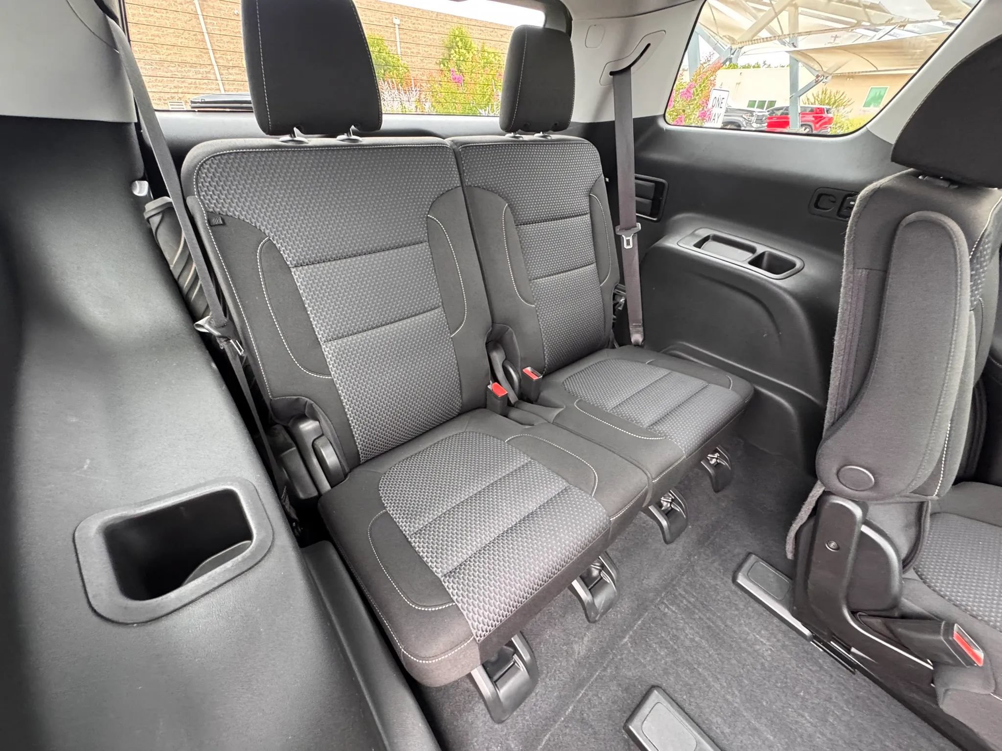 Used 2022 GMC Acadia SLE FWD image 16