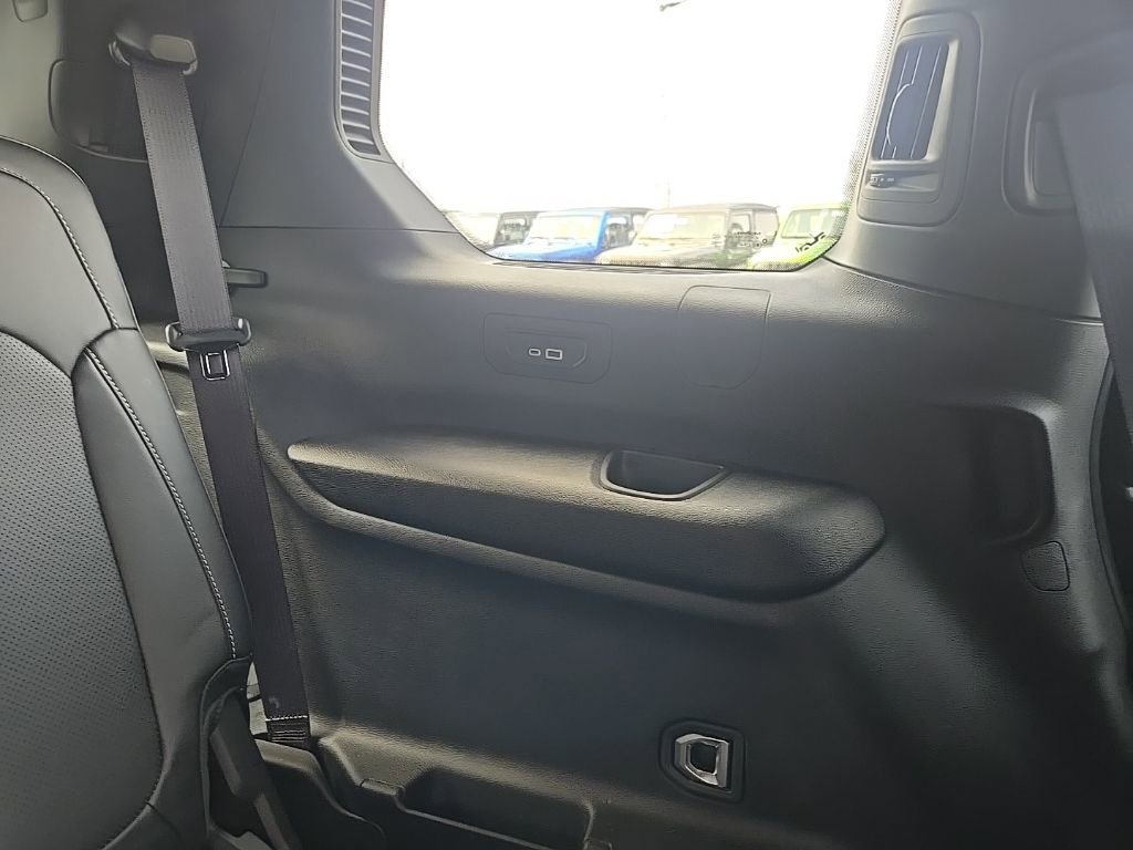 Used 2025 Jeep Grand Cherokee L Limited w/ Luxury Tech Group II image 91