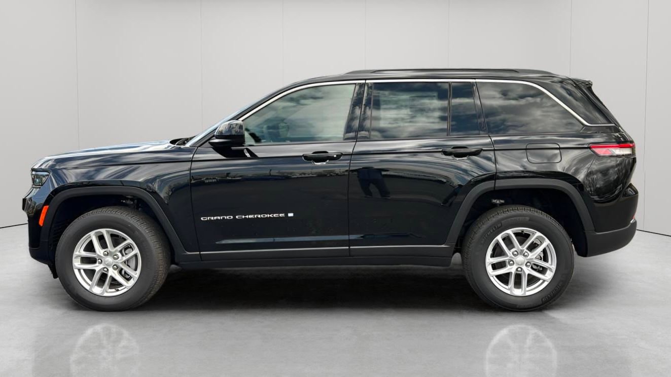New 2026 Jeep Grand Cherokee Laredo image 9