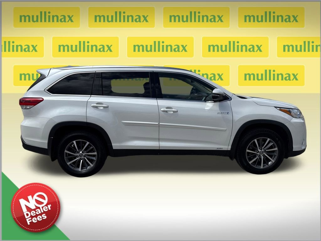 Used 2019 Toyota Highlander XLE image 2