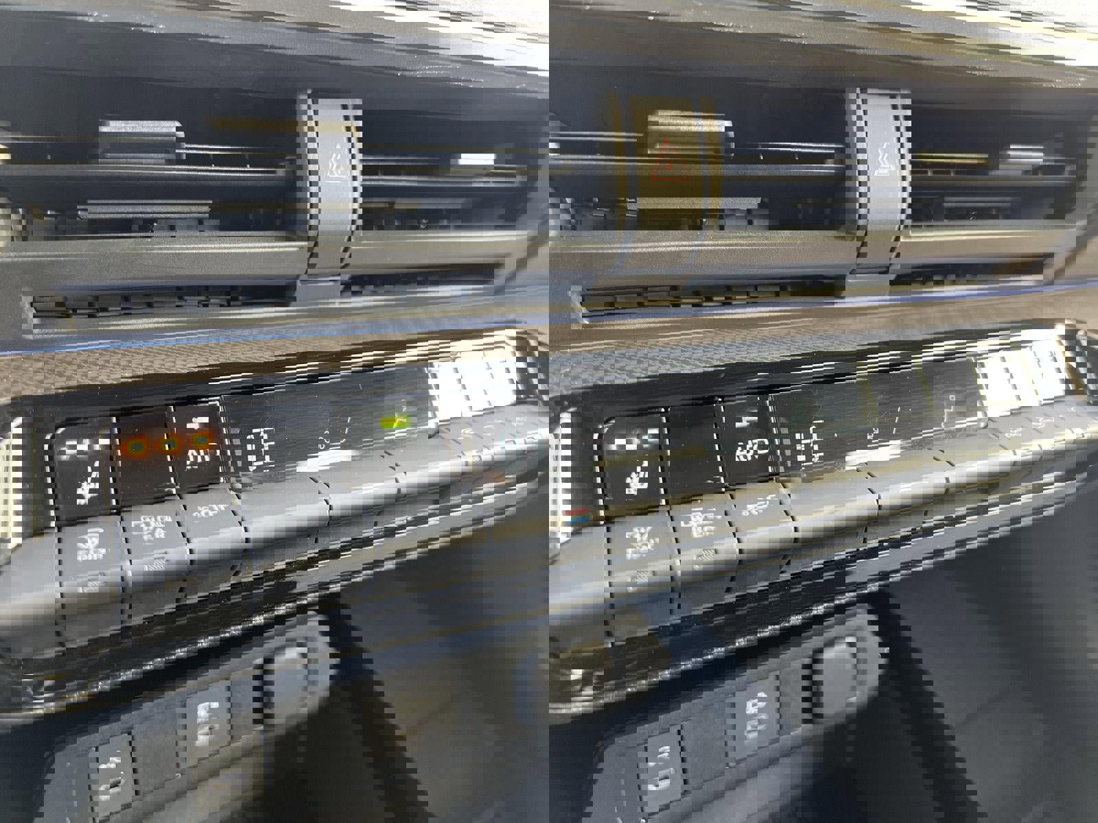 Used 2025 Toyota Prius XLE image 21