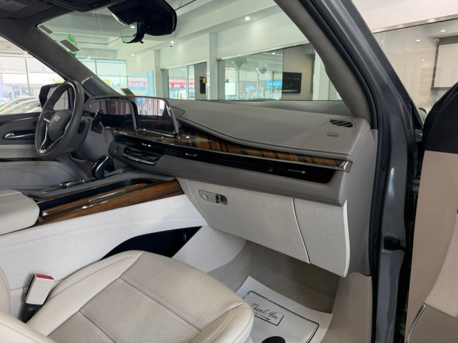 Used 2024 Cadillac Escalade ESV Sport Platinum AWD/4WD image 22