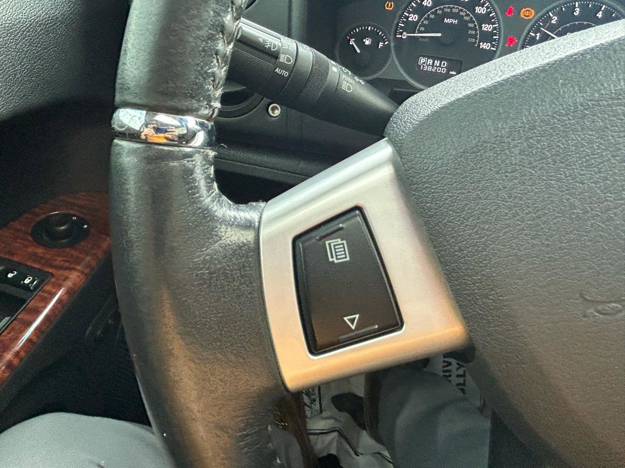 Used 2008 Jeep Commander Limited w/ Trailer Tow Group IV image 19