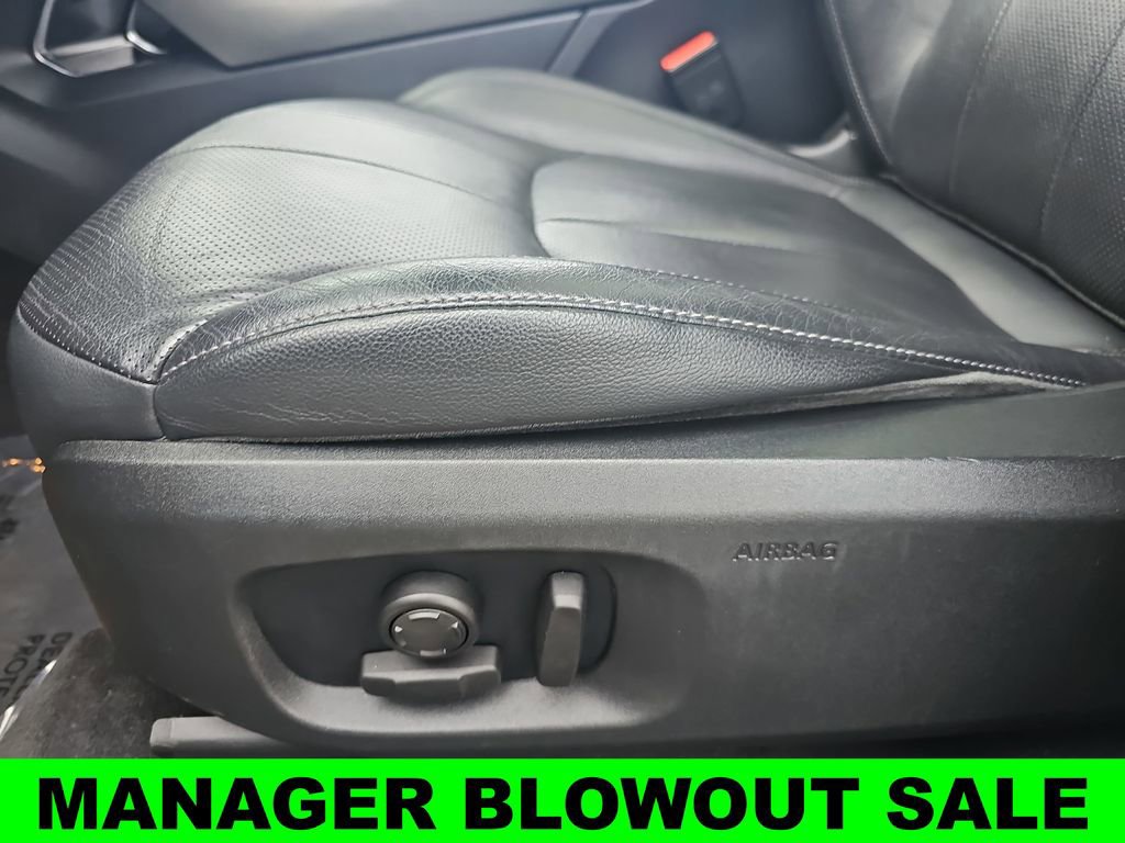 Used 2019 Land Rover Range Rover Evoque SE Premium image 29