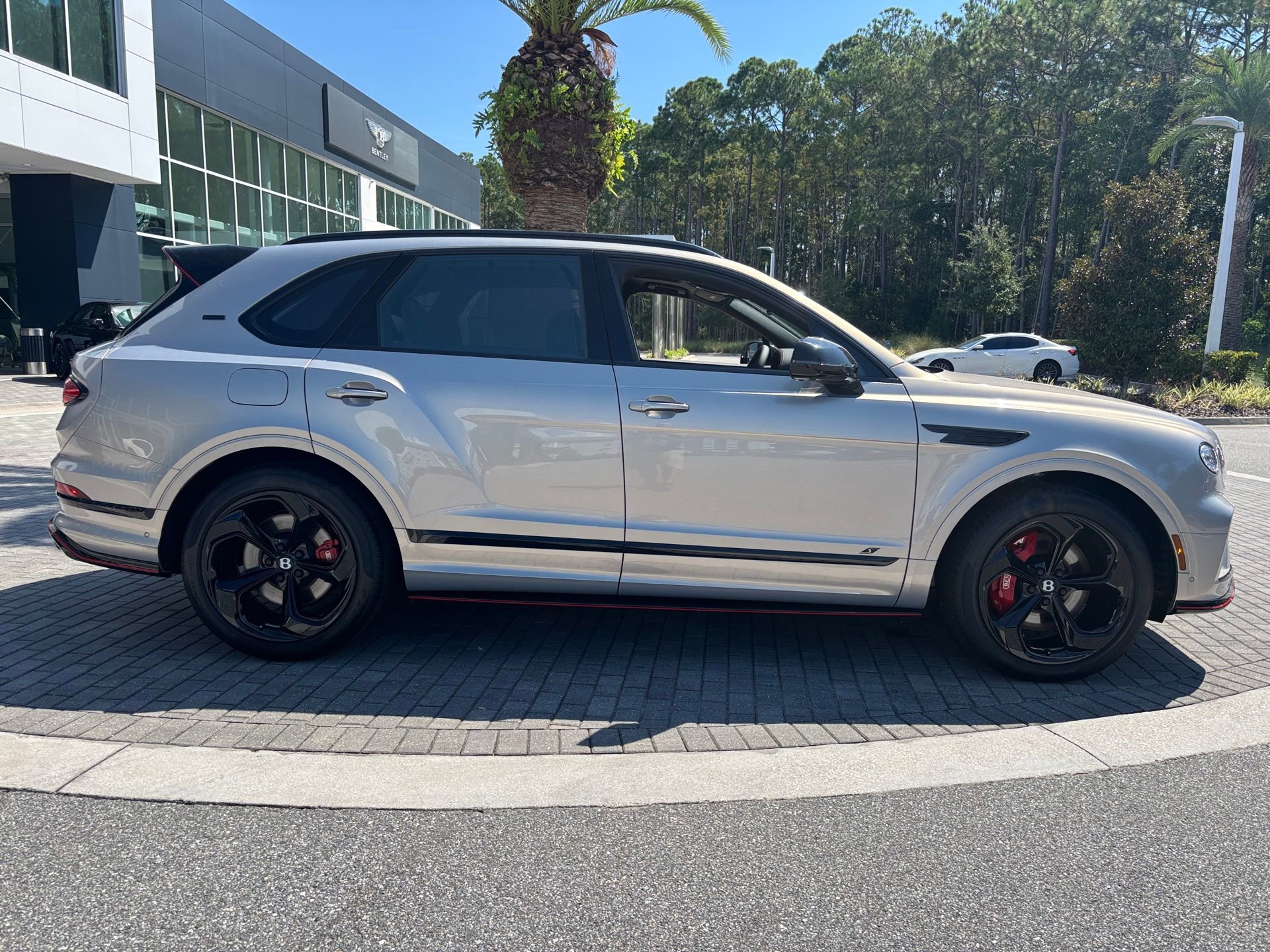 New 2025 Bentley Bentayga image 5