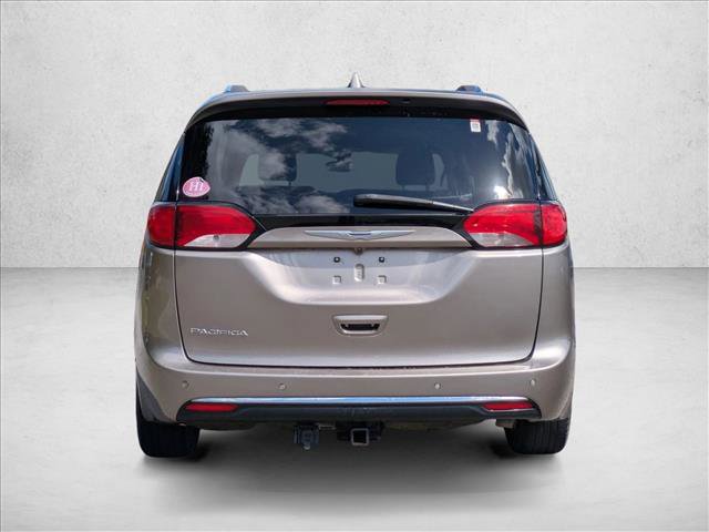 Used 2018 Chrysler Pacifica Touring-L w/ Tire & Wheel Group image 7