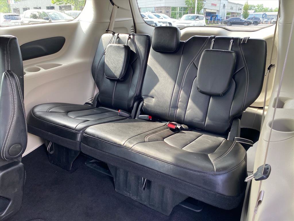 Used 2024 Chrysler Pacifica Touring-L FWD image 23