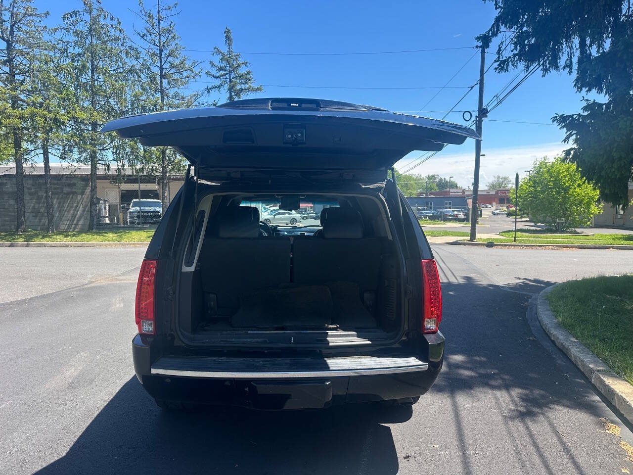 Used 2009 Cadillac Escalade AWD image 6