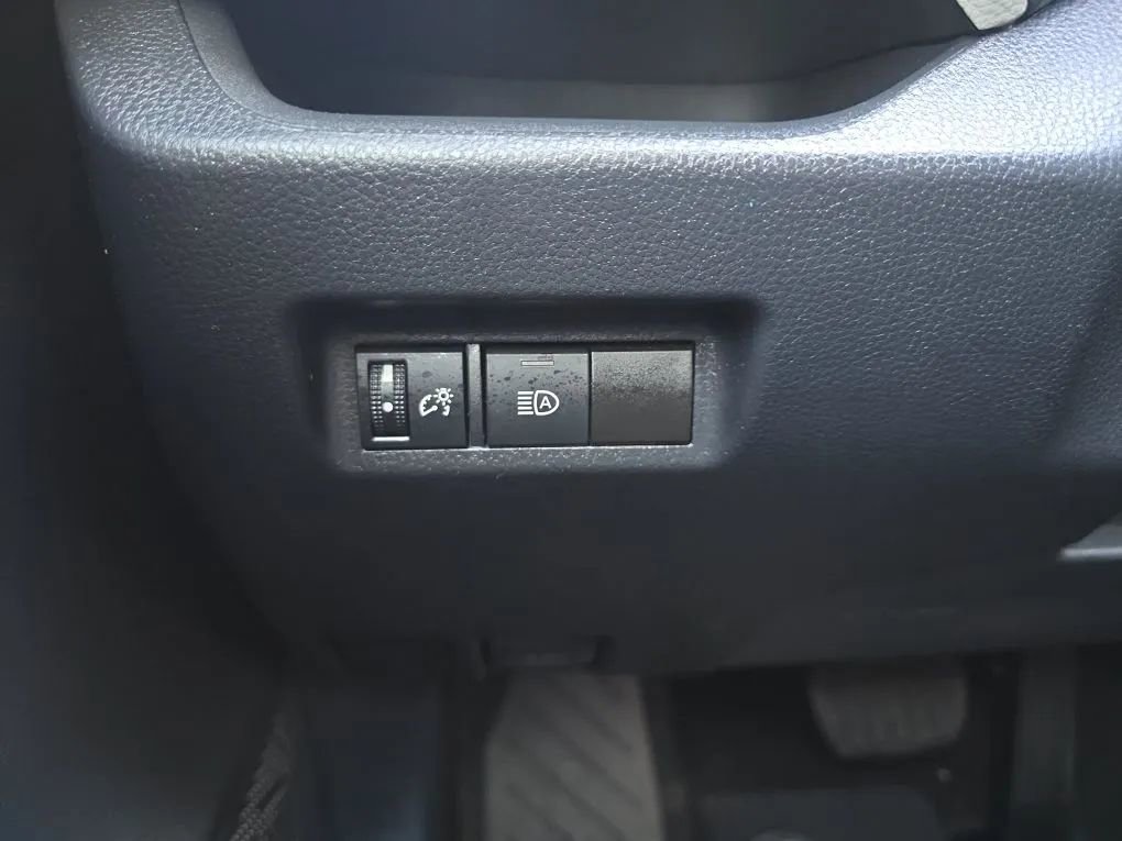 Used 2021 Toyota RAV4 XLE image 22