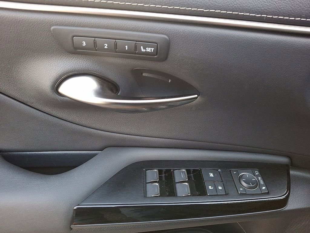Used 2023 Lexus ES 350 w/ Premium Package image 13