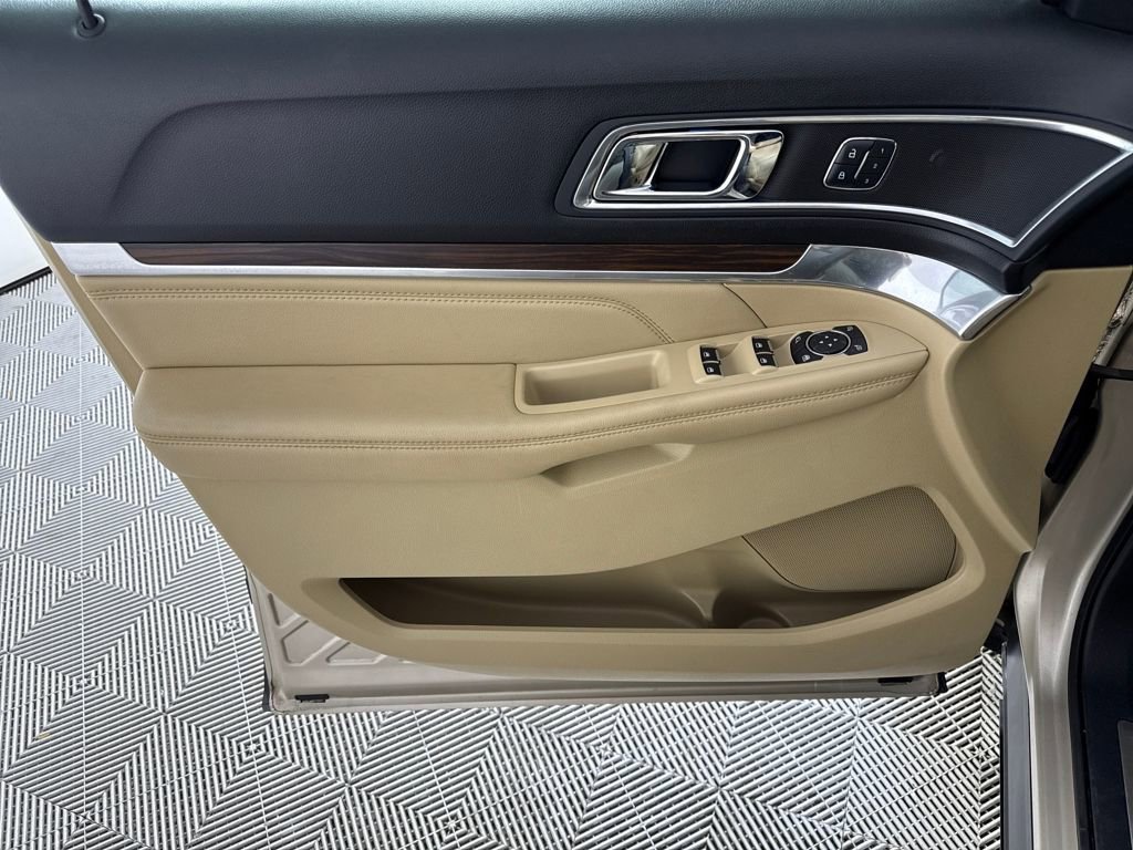 Used 2017 Ford Explorer Limited w/ Equipment Group 301A image 10