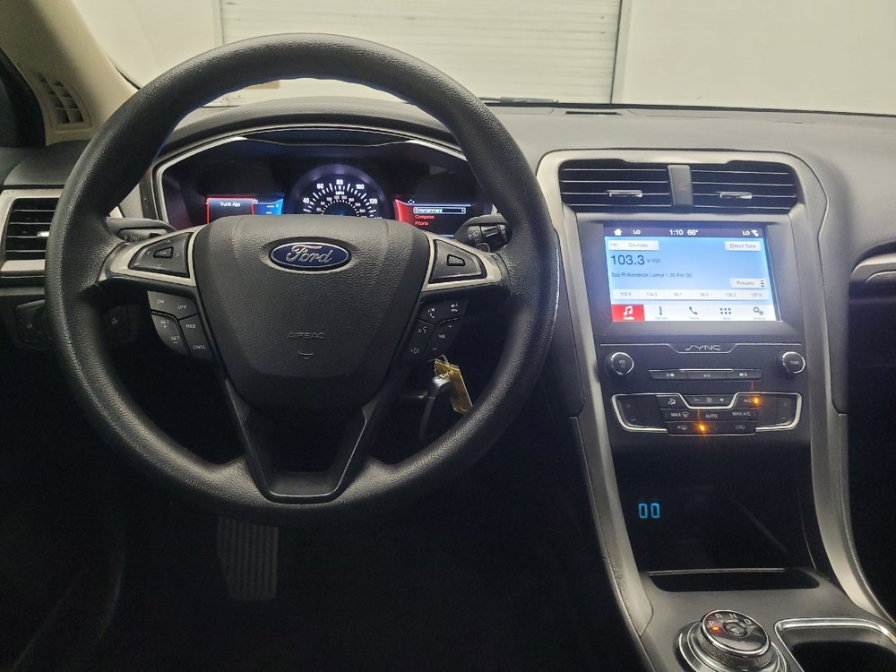 Used 2019 Ford Fusion SE FWD image 22