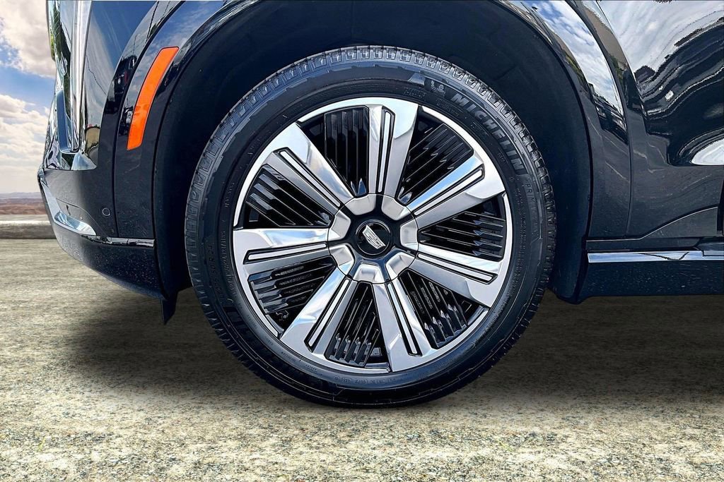 Certified 2025 Cadillac Escalade IQ Luxury 2 w/ LPO, Premium Carpet Package AWD/4WD image 34