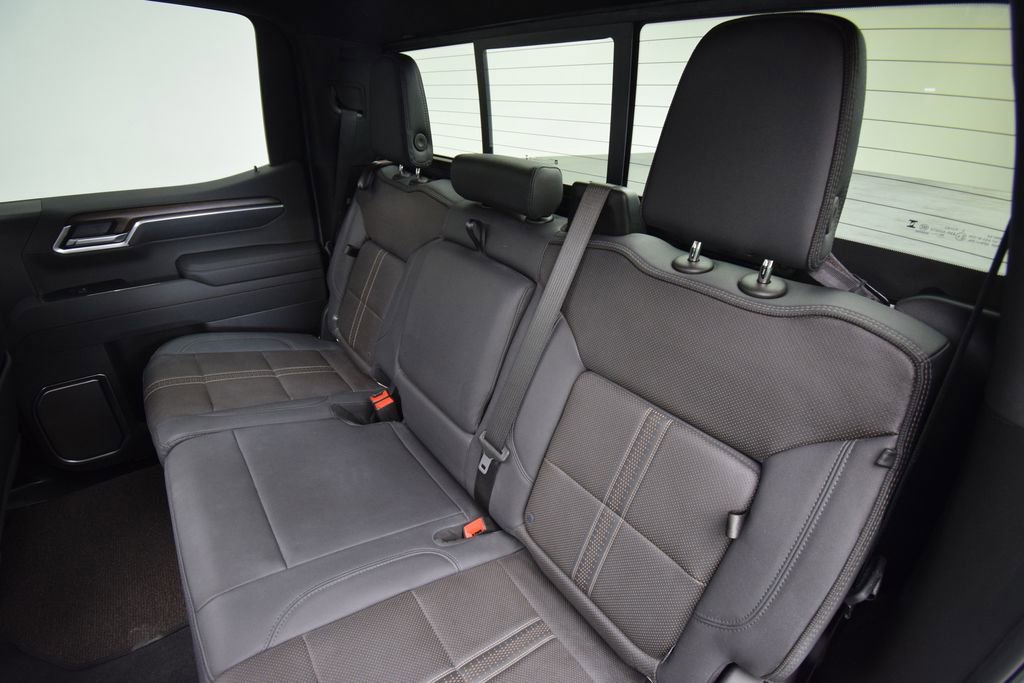 Used 2025 Chevrolet Silverado 1500 High Country w/ Technology Package AWD/4WD image 26