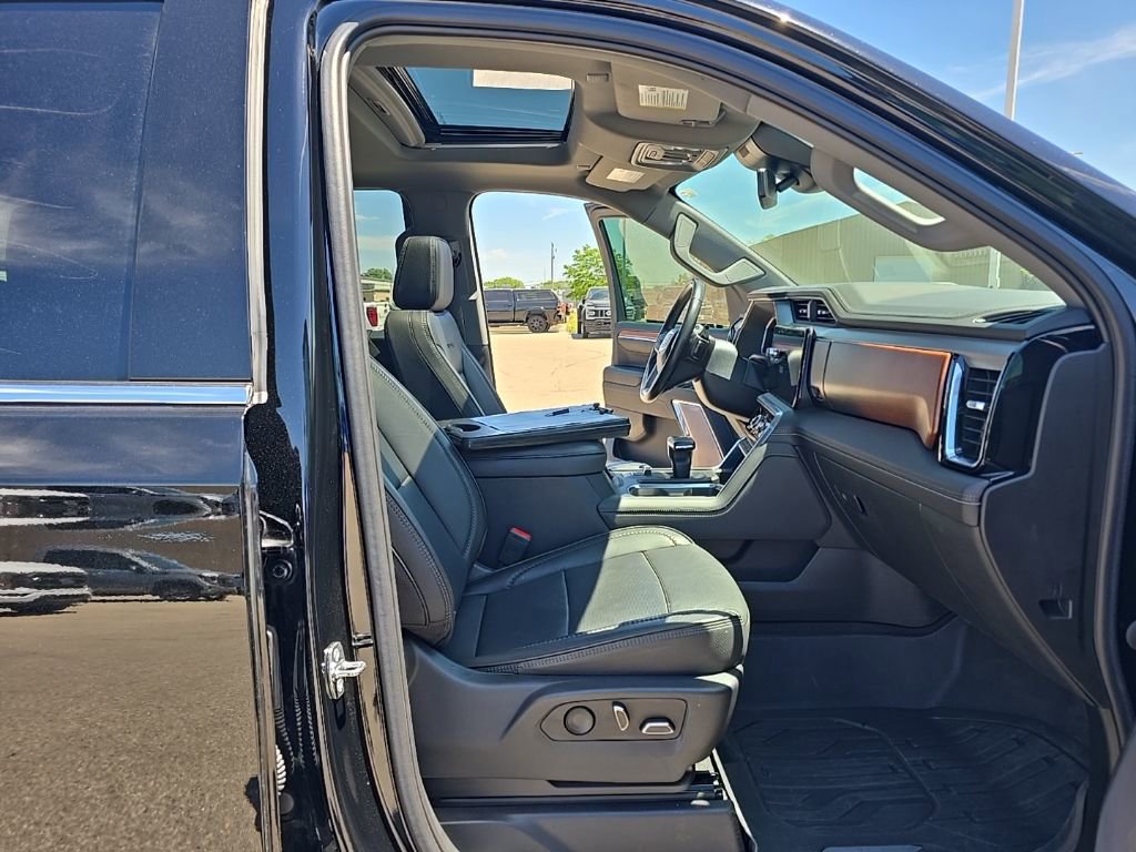 Used 2022 GMC Sierra 1500 Denali w/ Denali Carbonpro Edition AWD/4WD image 17