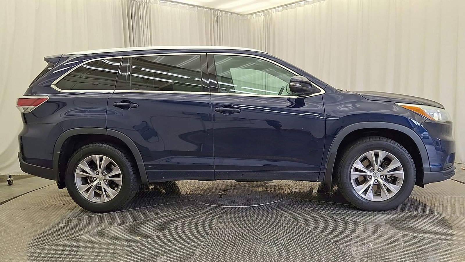 Used 2015 Toyota Highlander XLE AWD/4WD image 6