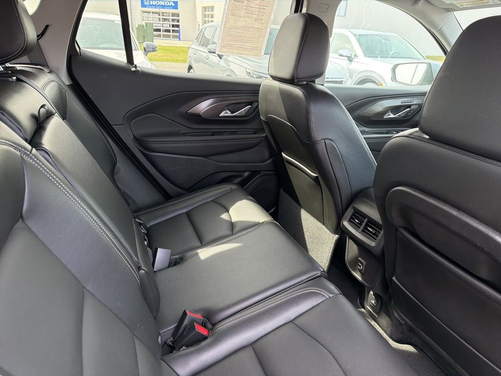 Used 2024 GMC Terrain SLT image 14