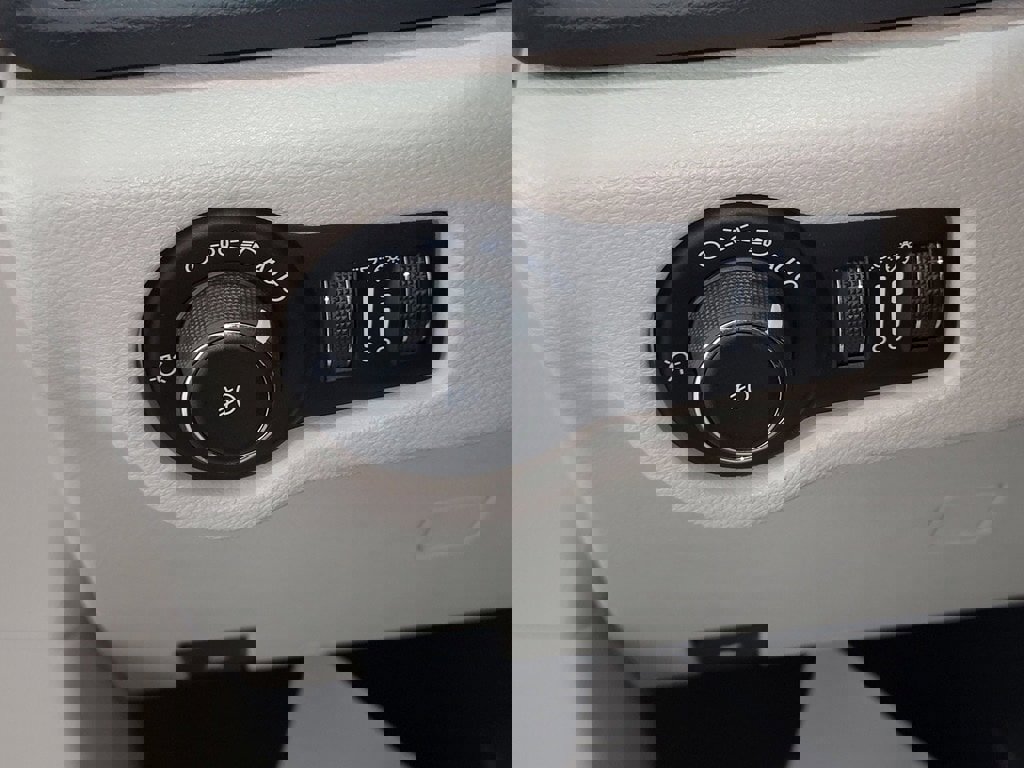 Used 2020 Chrysler Pacifica Touring-L image 19