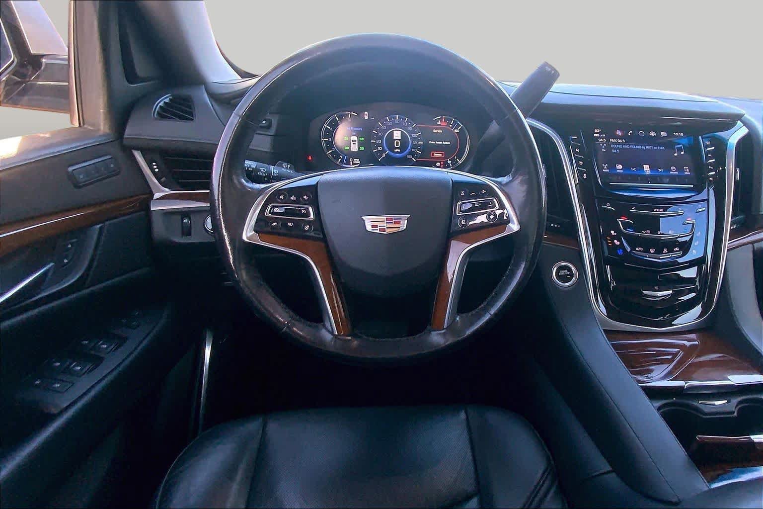Used 2020 Cadillac Escalade Premium Luxury RWD image 6