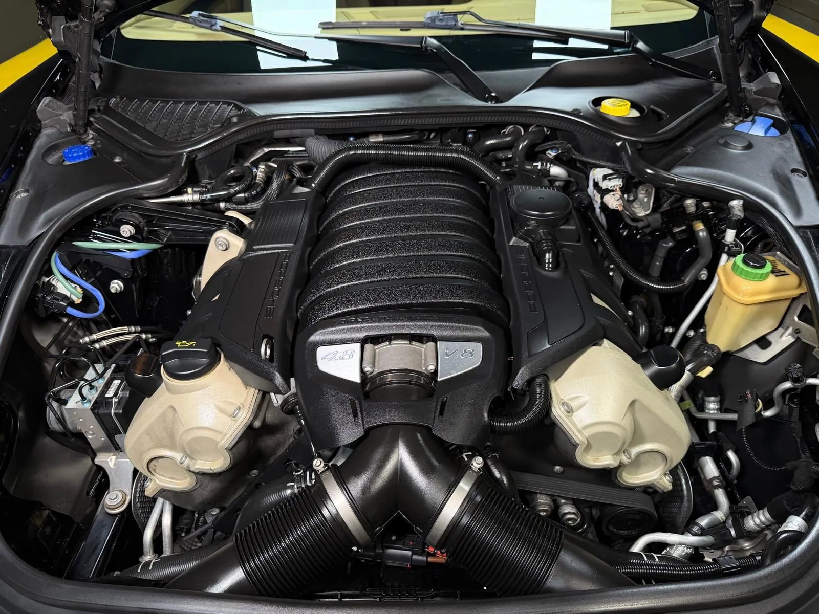 Used 2010 Porsche Panamera S image 40