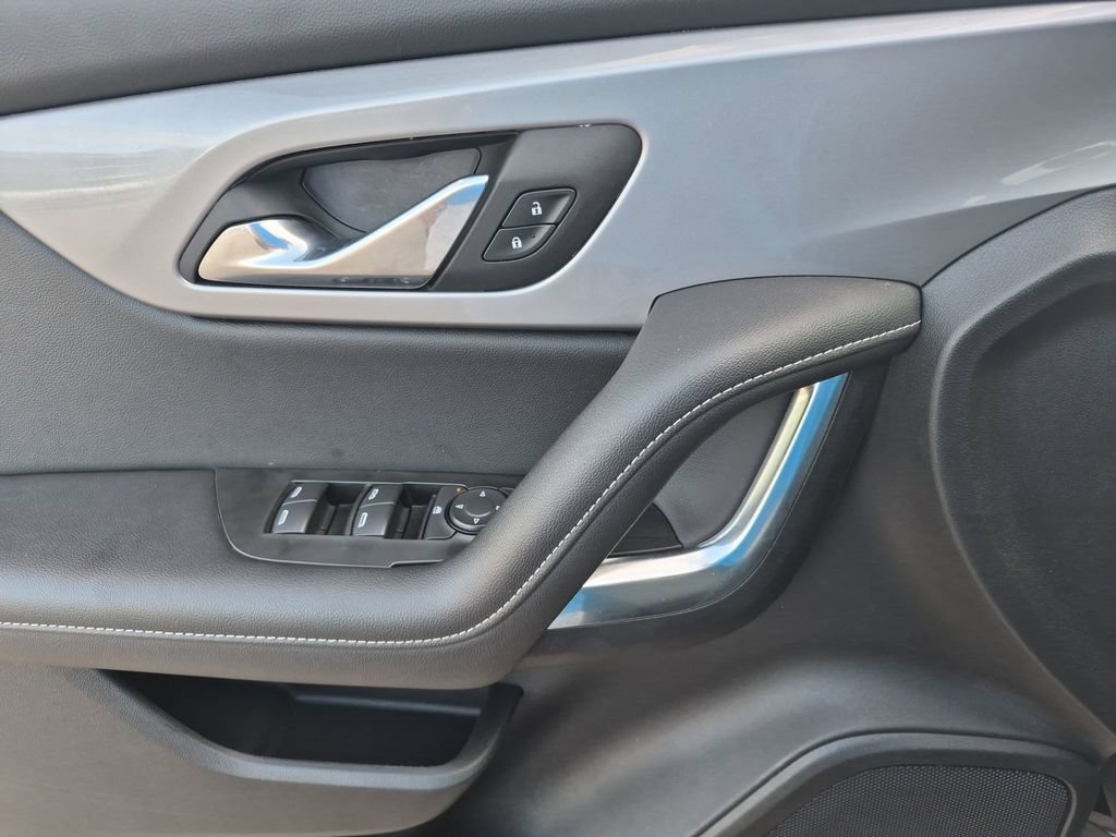 Used 2025 Chevrolet Blazer LT FWD image 13