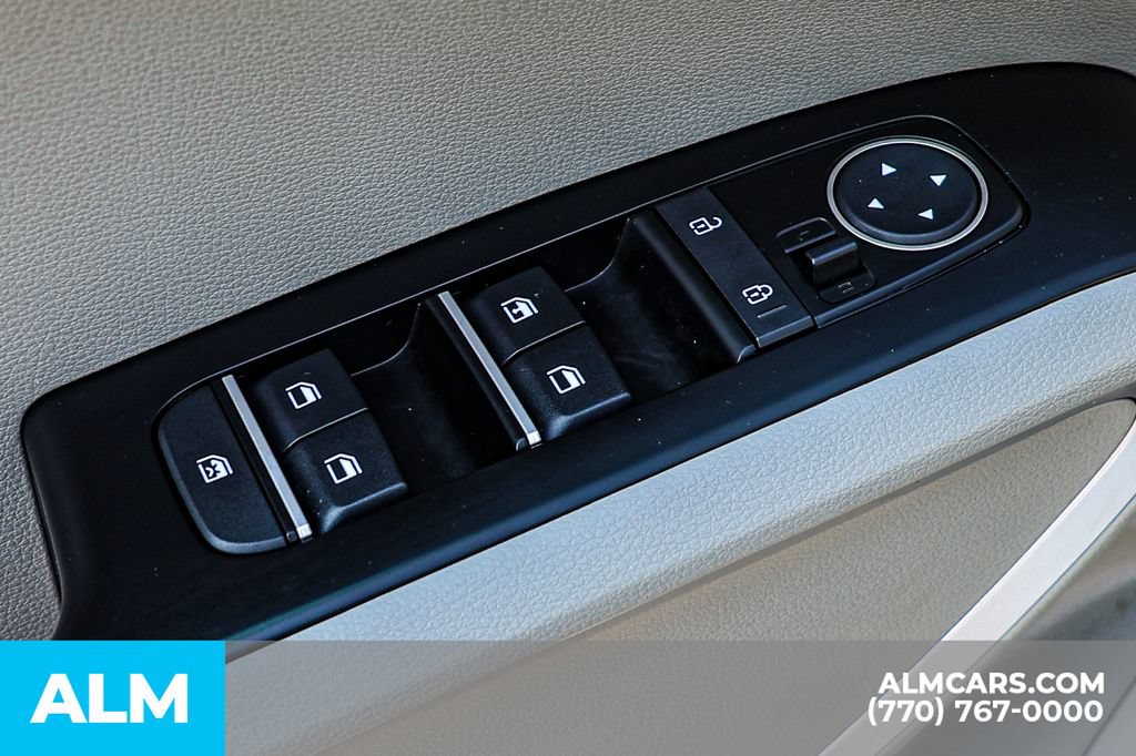 Used 2025 Kia Soul LX w/ LX Technology Package FWD image 43