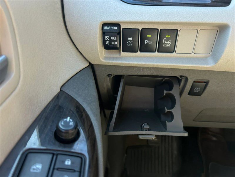 Used 2017 Toyota Sienna XLE w/ XLE Navigation Package AWD/4WD image 17