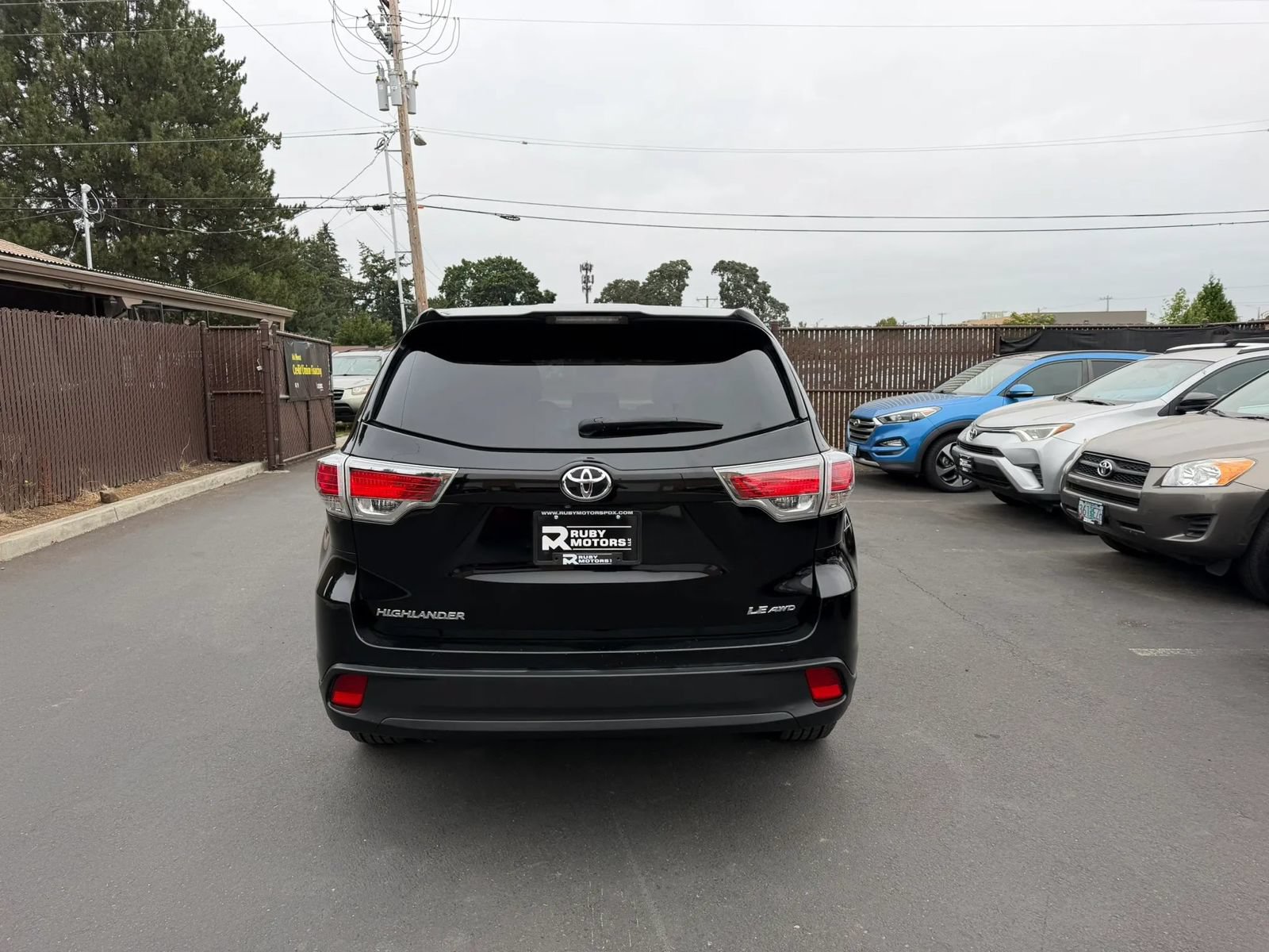 Used 2014 Toyota Highlander LE AWD/4WD image 6