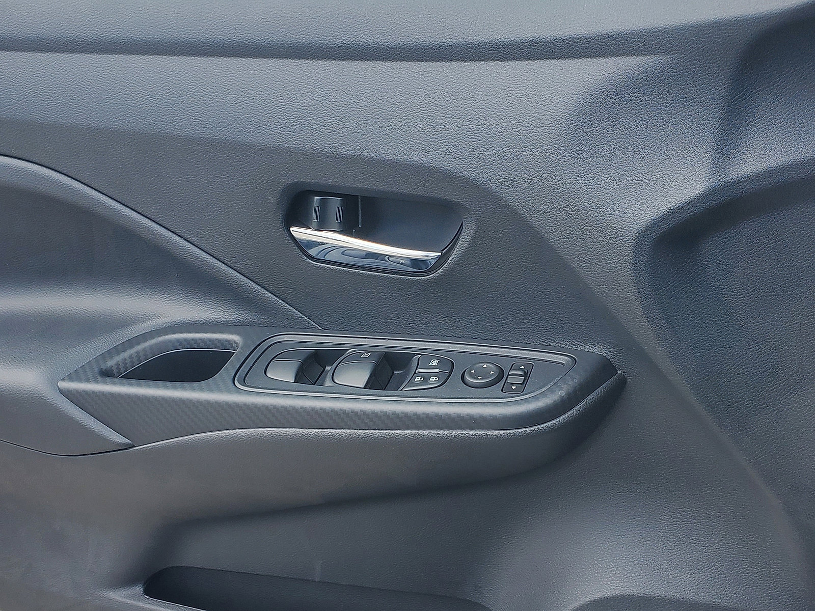 New 2025 Nissan Versa SV w/ Trunk Package FWD image 18