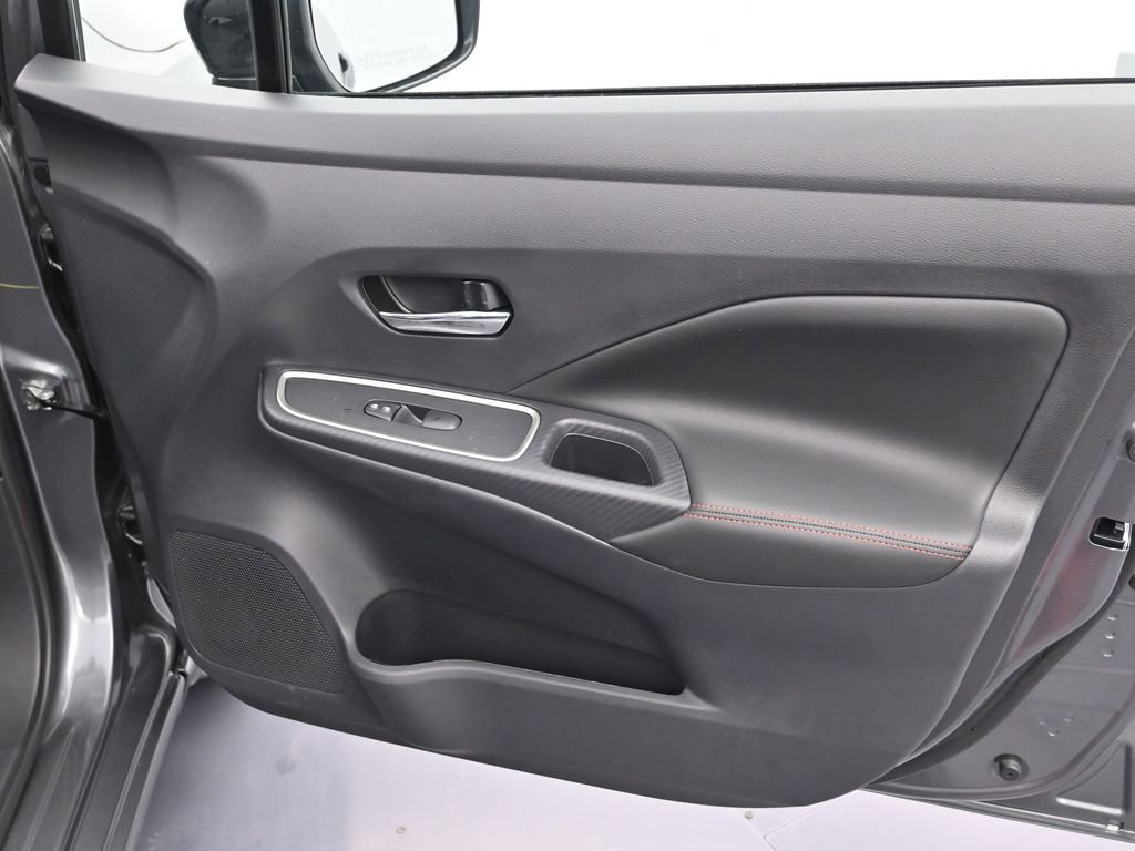 New 2025 Nissan Versa SR w/ Trunk Package FWD image 31