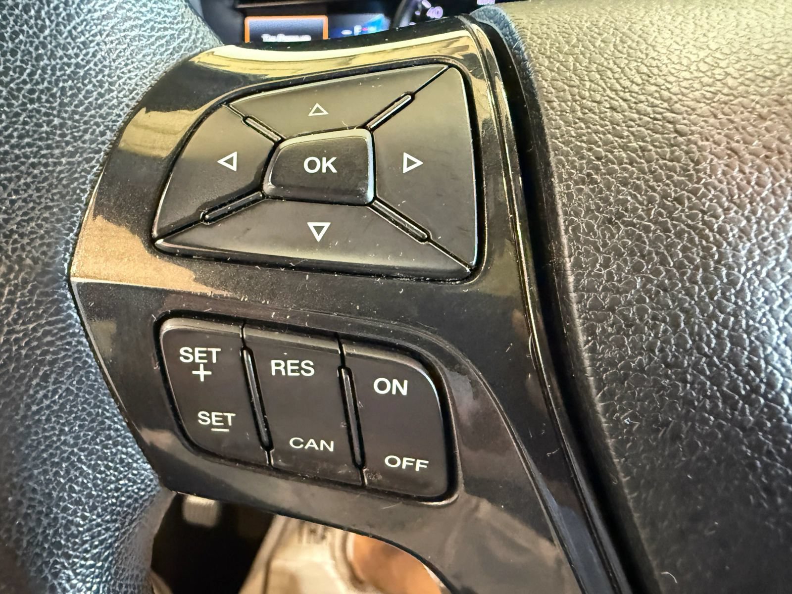 Used 2018 Ford Explorer XLT w/ Equipment Group 202A FWD image 22