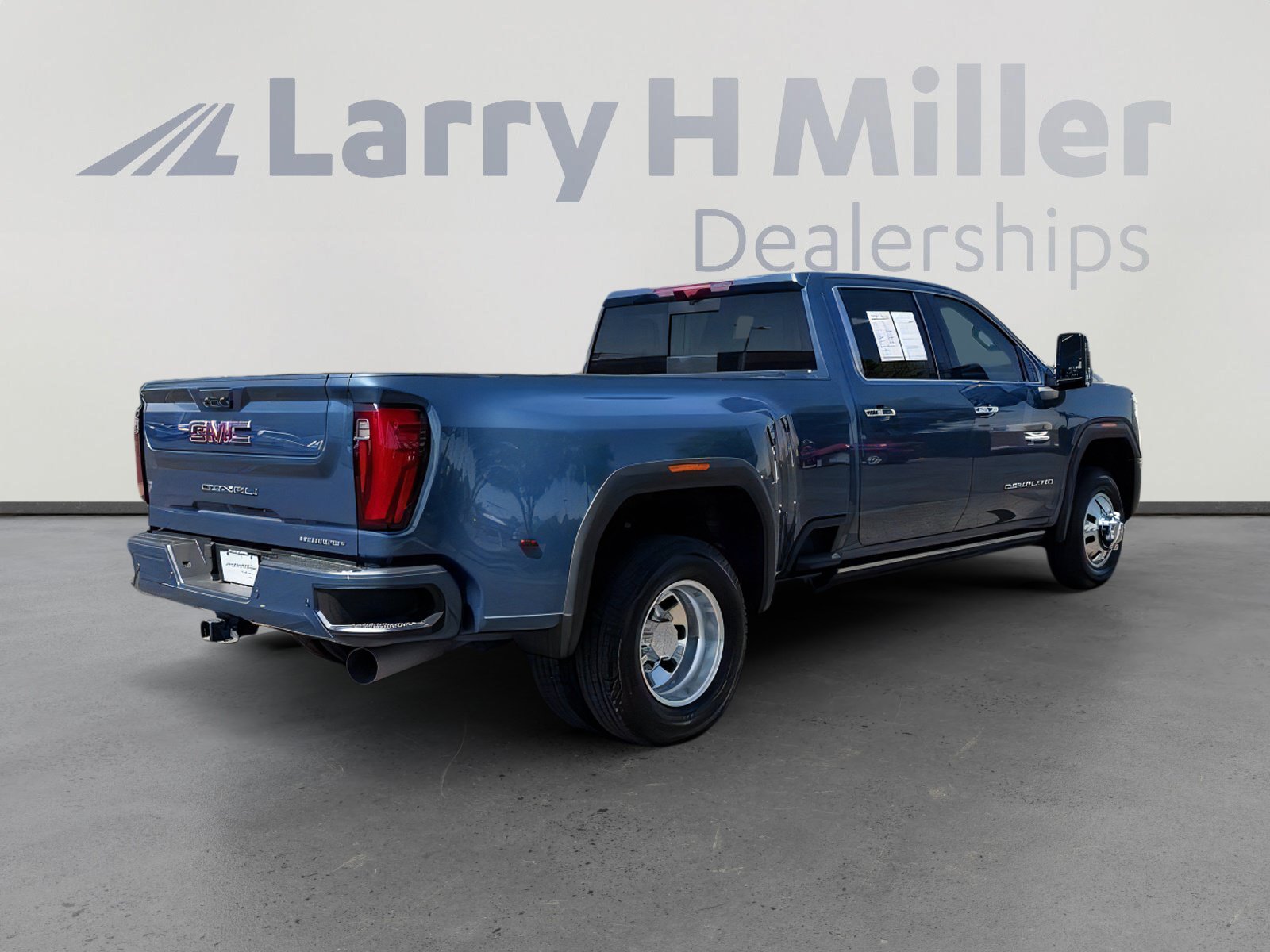 Used 2024 GMC Sierra 3500 Denali w/ Technology Package AWD/4WD image 5