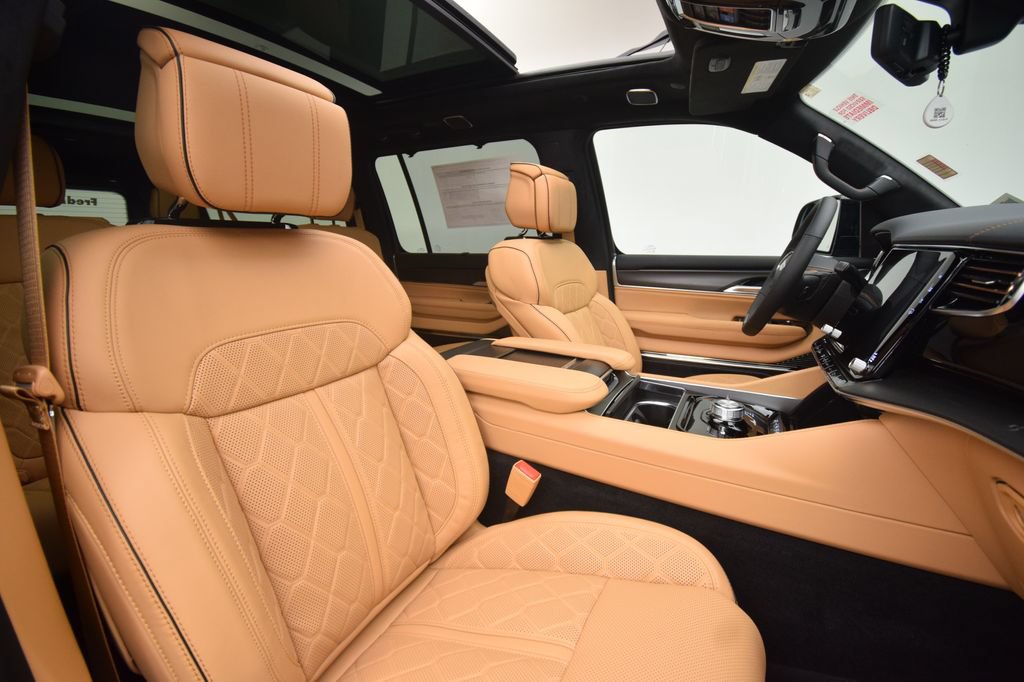 New 2026 Jeep Grand Wagoneer L Summit AWD/4WD image 19