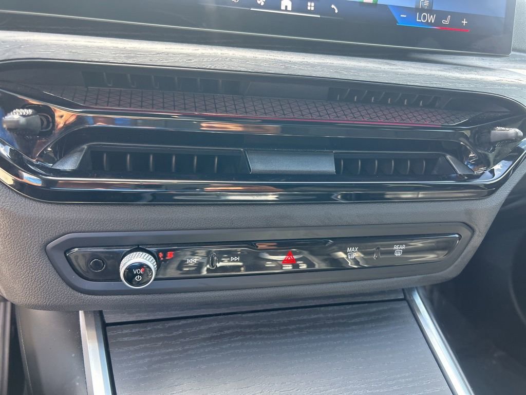 Used 2025 BMW 330i xDrive Sedan image 42