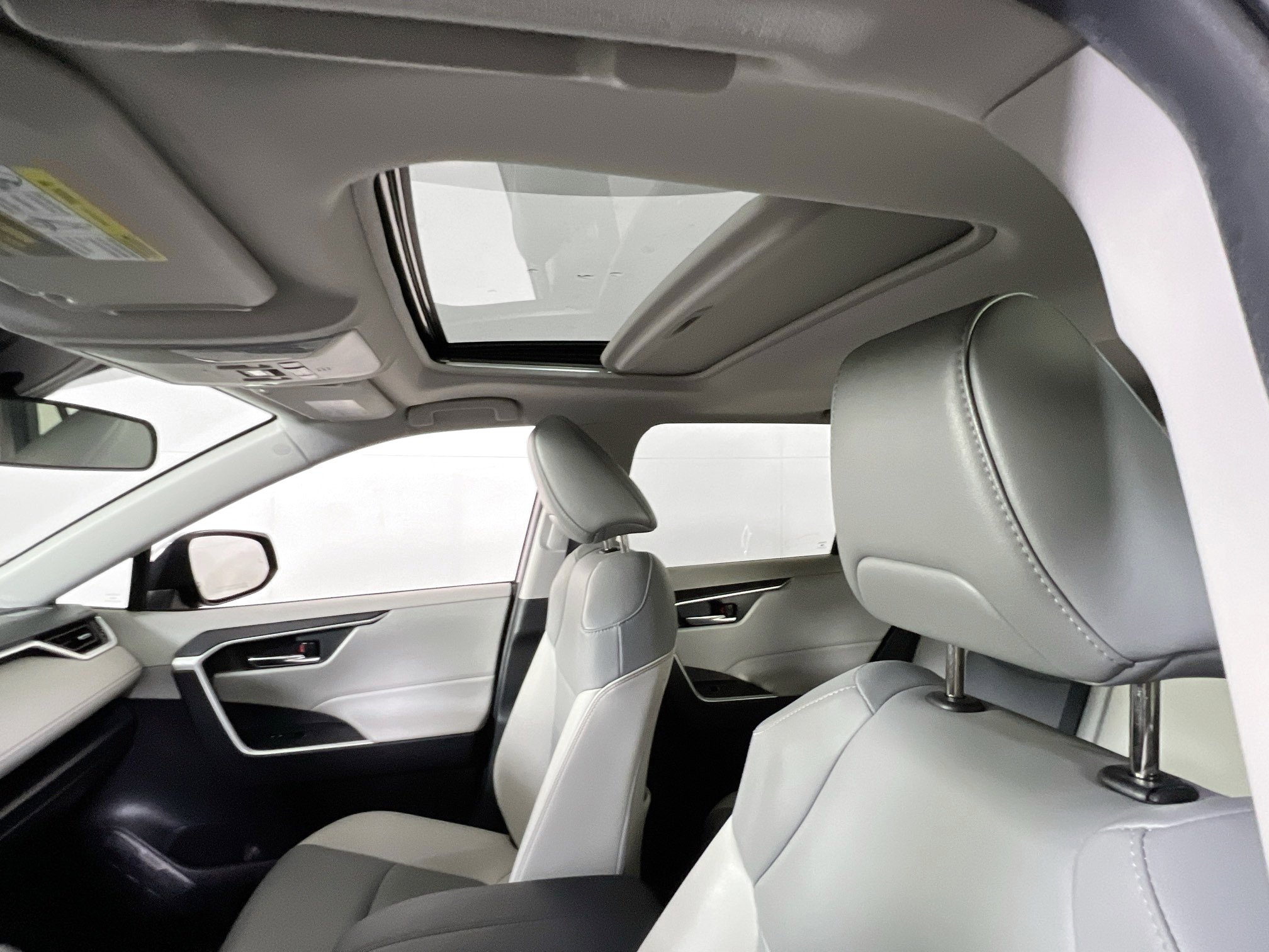 Used 2021 Toyota RAV4 XLE Premium image 21