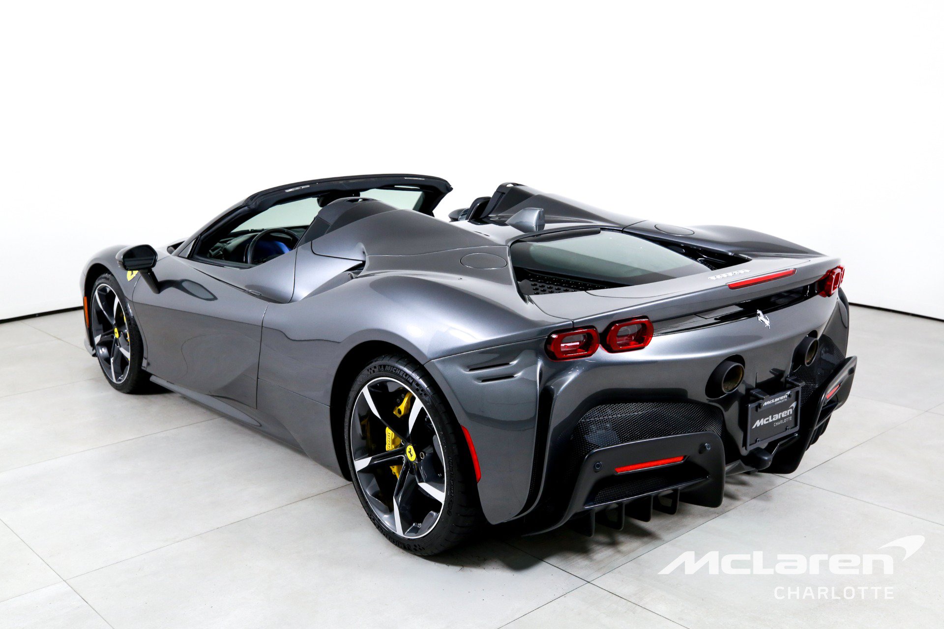 Used 2022 Ferrari SF90 Spider AWD/4WD image 8