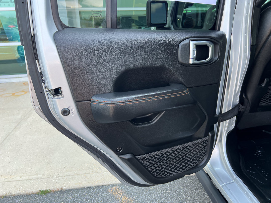 Used 2022 Jeep Gladiator Mojave AWD/4WD image 25