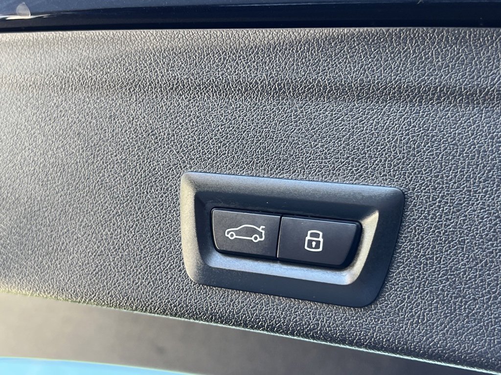 Used 2025 BMW X6 xDrive40i w/ Parking Assistance Package image 21