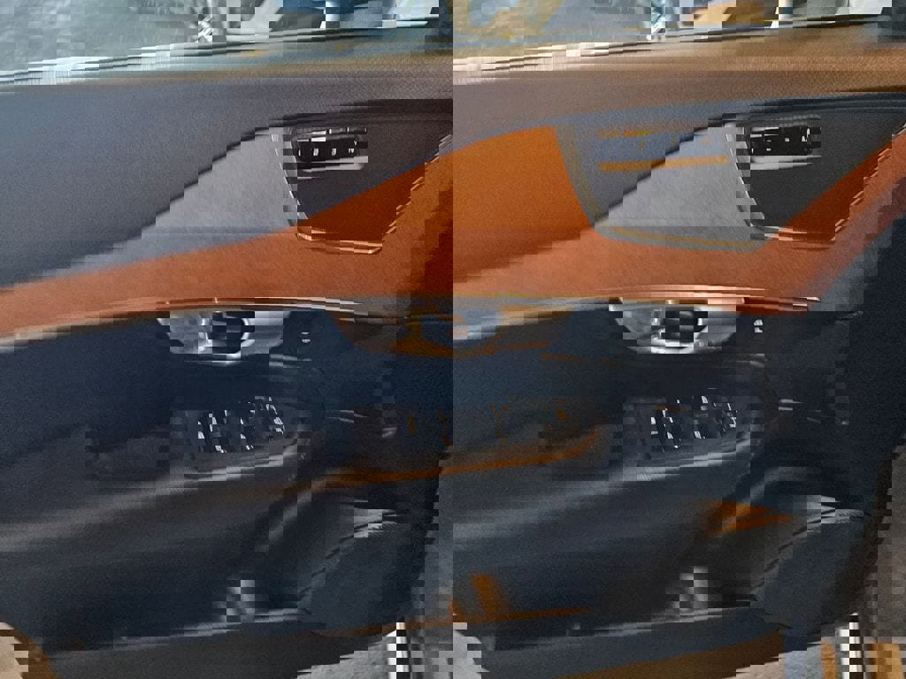 Certified 2023 Volvo XC90 B5 Plus w/ Protection Package Premier image 21