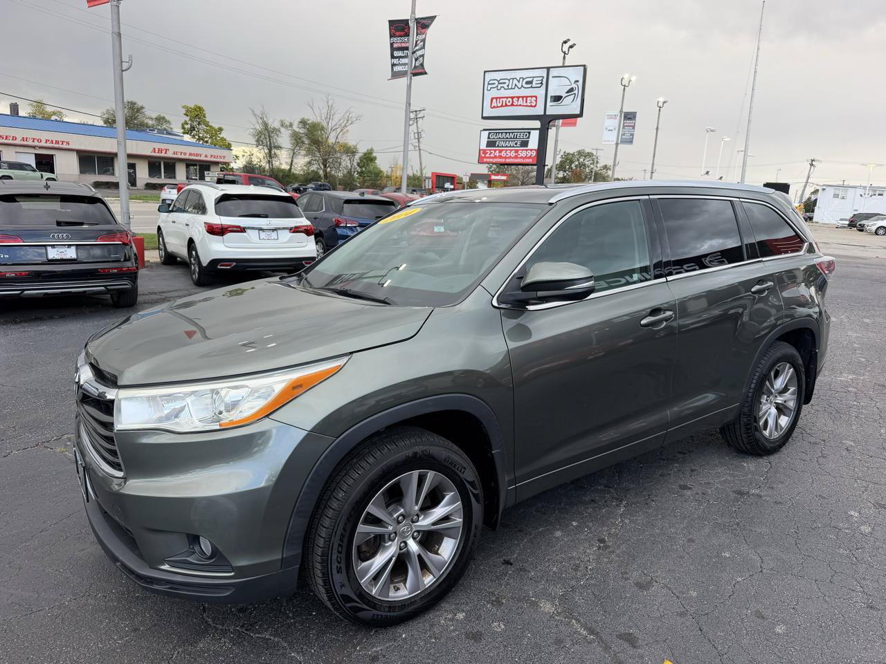Used 2014 Toyota Highlander XLE AWD/4WD image 3