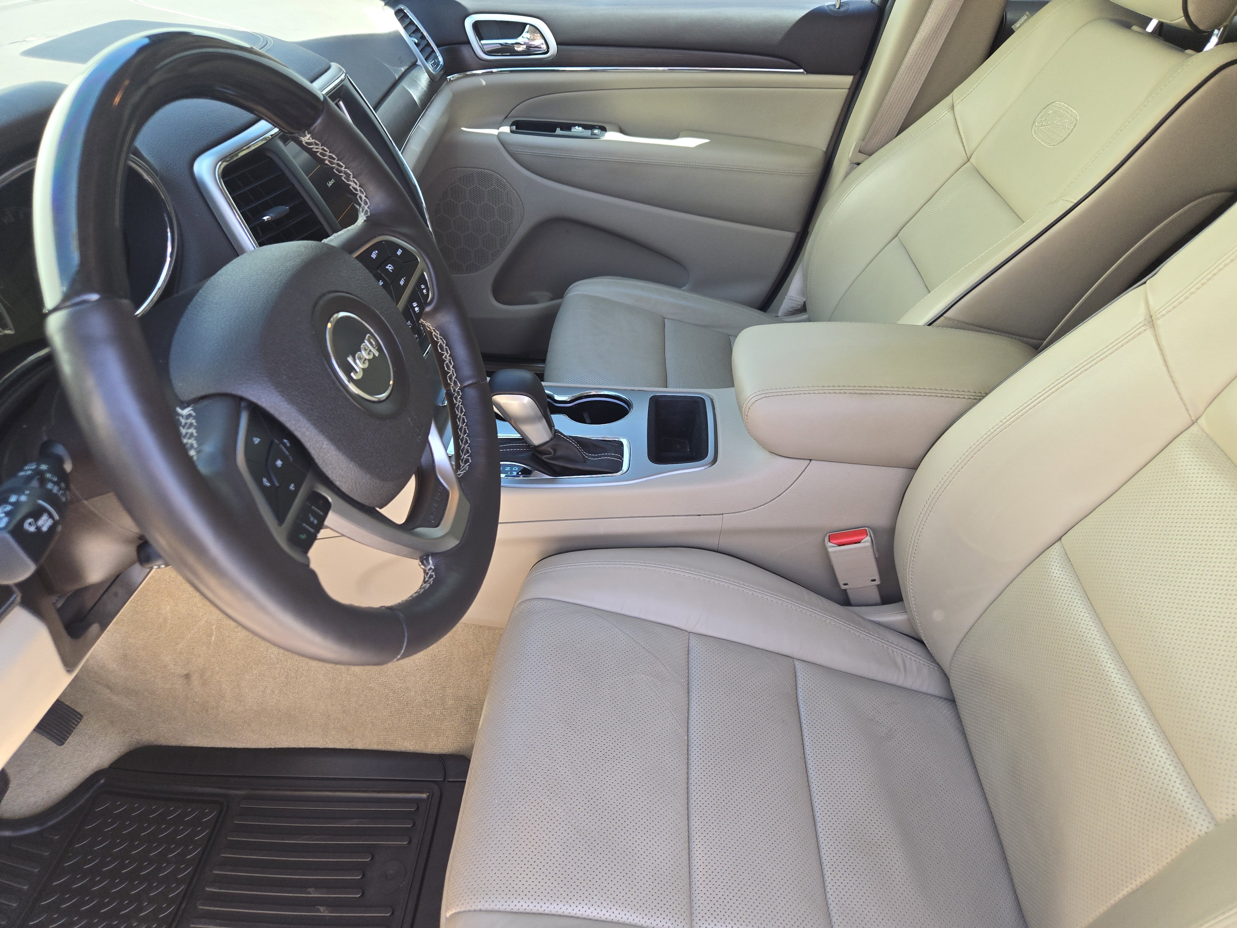 Used 2018 Jeep Grand Cherokee Overland RWD image 14
