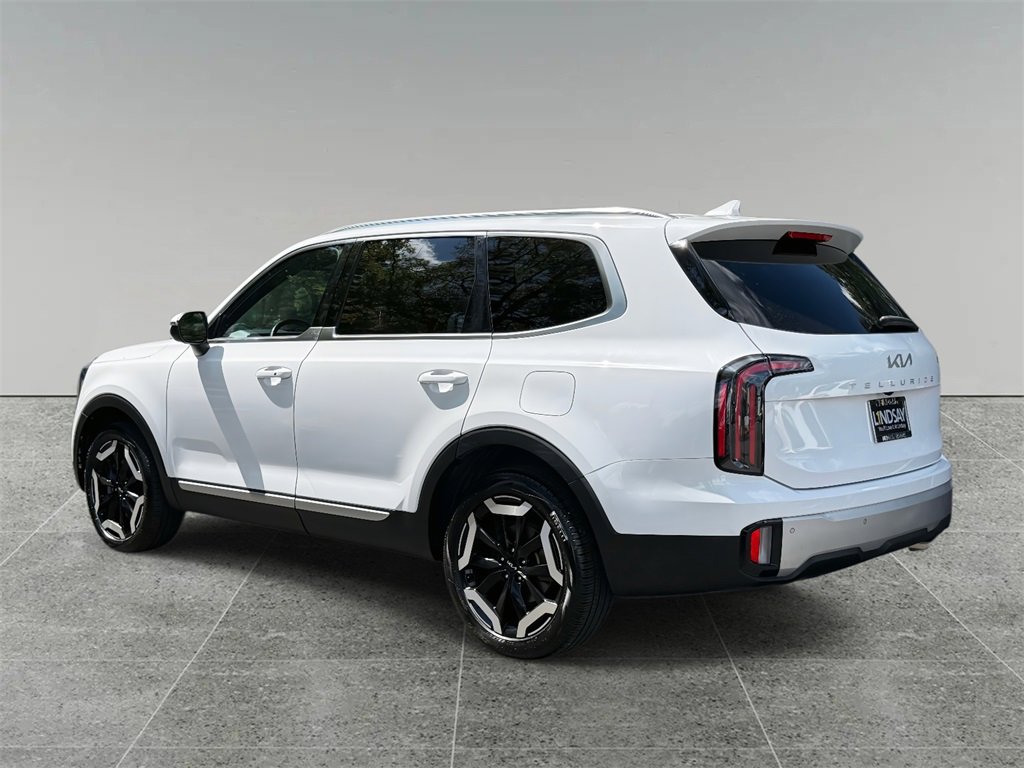 Used 2024 Kia Telluride EX w/ EX Captain's Chair Package image 12