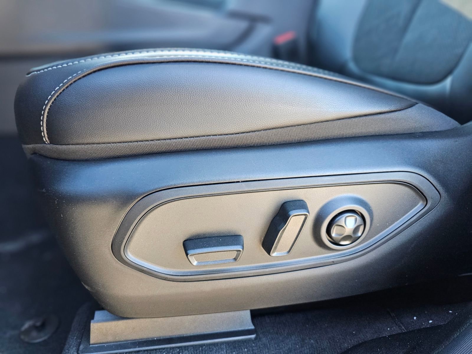 New 2026 Jeep Grand Cherokee Altitude image 20