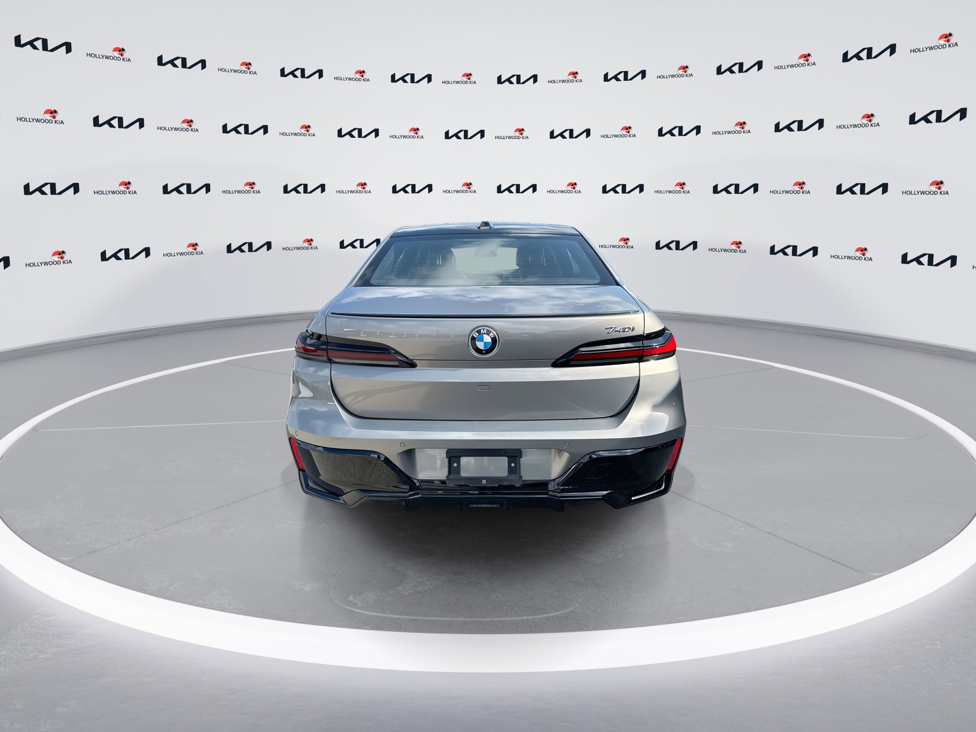 Used 2024 BMW 740i w/ Premium Package RWD image 7