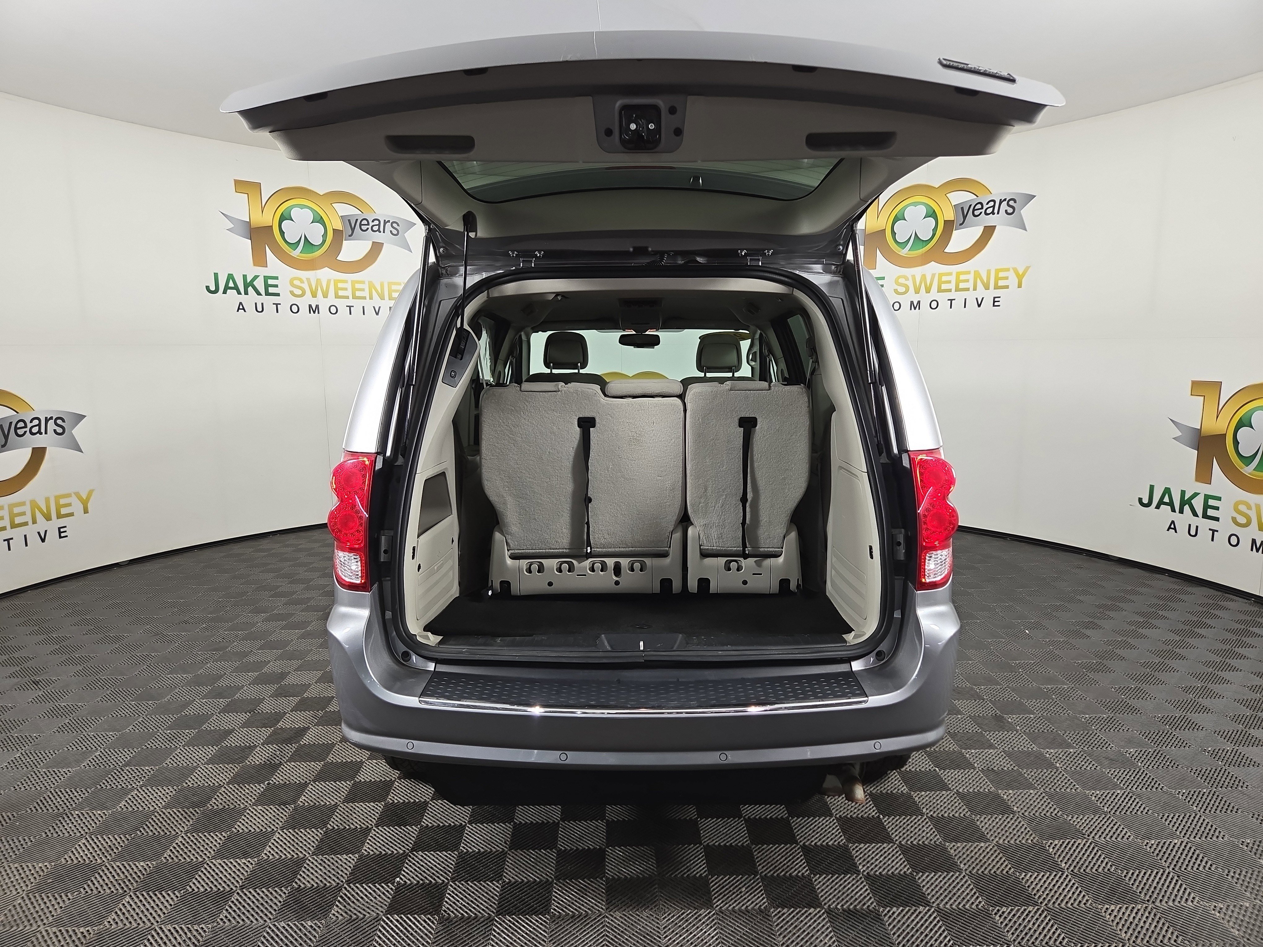 Used 2016 Dodge Grand Caravan SXT w/ UConnect Hands-Free Group image 31